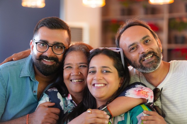 4 family members hugging